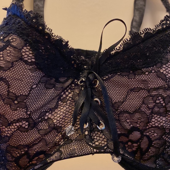 NWOT.  Fredricks of Hollywood.  Voluptuous laced black bra. - Picture 3 of 9